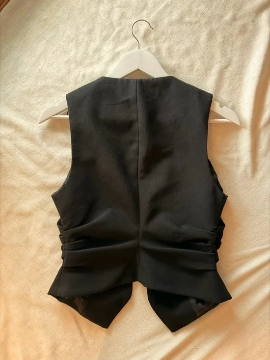 Zara Black Tailored V-Neck Fitted Tank - Picture 3 of 3